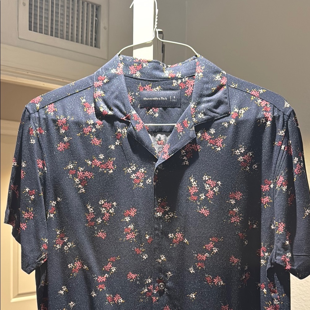 Men’s Abercrombie & fitch small summer floral button up small